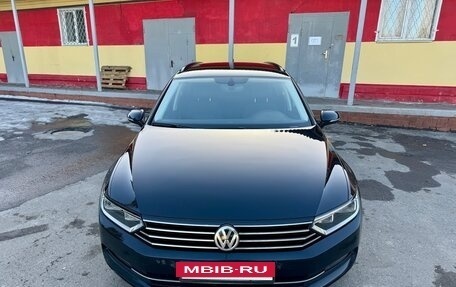 Volkswagen Passat B8 рестайлинг, 2017 год, 1 350 000 рублей, 2 фотография