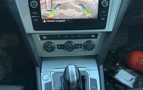 Volkswagen Passat B8 рестайлинг, 2017 год, 1 350 000 рублей, 8 фотография