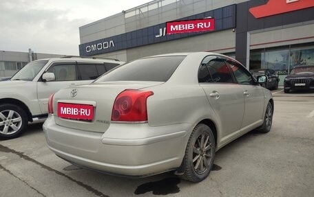 Toyota Avensis III рестайлинг, 2005 год, 690 000 рублей, 3 фотография