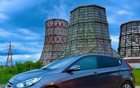 Hyundai Solaris II рестайлинг, 2011 год, 730 000 рублей, 2 фотография