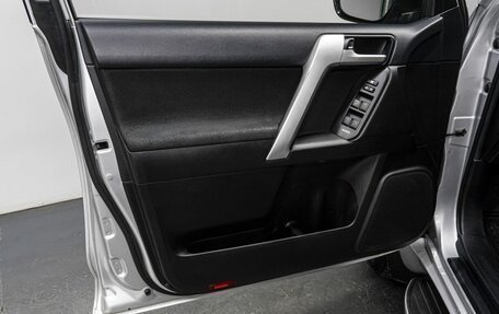 Toyota Land Cruiser Prado 150 рестайлинг 2, 2017 год, 6 550 000 рублей, 11 фотография