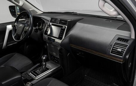 Toyota Land Cruiser Prado 150 рестайлинг 2, 2017 год, 6 550 000 рублей, 17 фотография