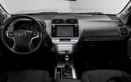 Toyota Land Cruiser Prado 150 рестайлинг 2, 2017 год, 6 550 000 рублей, 19 фотография