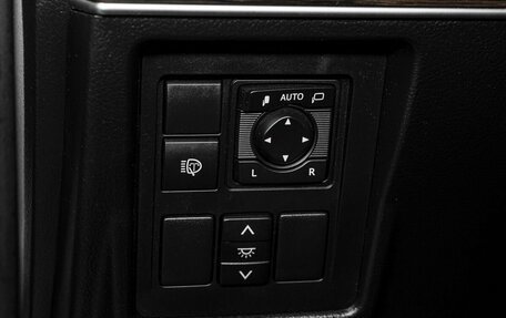 Toyota Land Cruiser Prado 150 рестайлинг 2, 2017 год, 6 550 000 рублей, 23 фотография