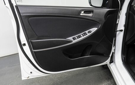 Hyundai Solaris II рестайлинг, 2015 год, 1 120 000 рублей, 11 фотография