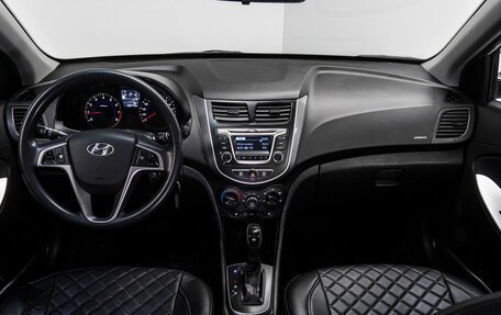 Hyundai Solaris II рестайлинг, 2015 год, 1 120 000 рублей, 17 фотография