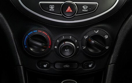 Hyundai Solaris II рестайлинг, 2015 год, 1 120 000 рублей, 23 фотография