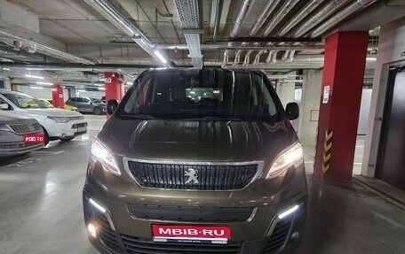 Peugeot Traveller I, 2018 год, 2 610 000 рублей, 1 фотография