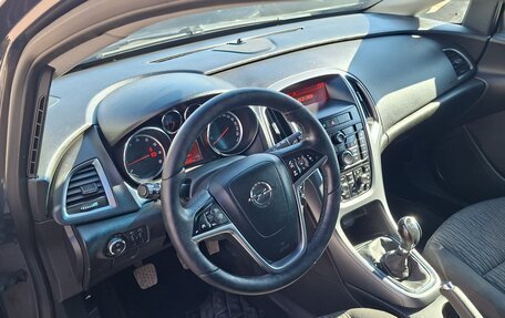 Opel Astra J, 2013 год, 23 фотография