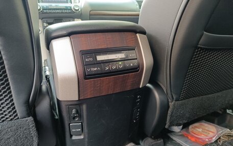 Toyota Land Cruiser Prado 150 рестайлинг 2, 2010 год, 2 931 200 рублей, 11 фотография