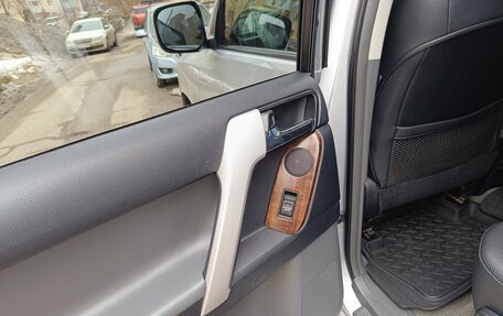 Toyota Land Cruiser Prado 150 рестайлинг 2, 2010 год, 2 931 200 рублей, 17 фотография