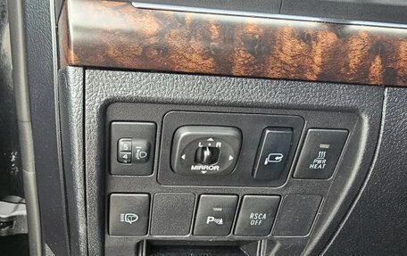 Toyota Land Cruiser 200, 2011 год, 3 100 000 рублей, 31 фотография