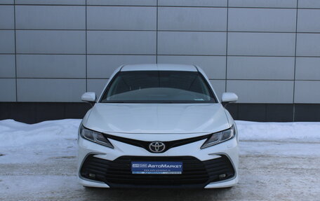 Toyota Camry, 2021 год, 3 045 000 рублей, 2 фотография