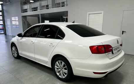 Volkswagen Jetta VI, 2013 год, 900 000 рублей, 4 фотография