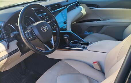 Toyota Camry, 2019 год, 2 950 000 рублей, 4 фотография