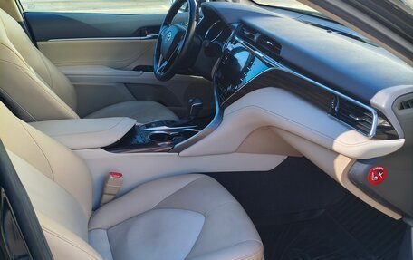 Toyota Camry, 2019 год, 2 950 000 рублей, 5 фотография