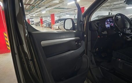 Peugeot Traveller I, 2018 год, 2 610 000 рублей, 16 фотография