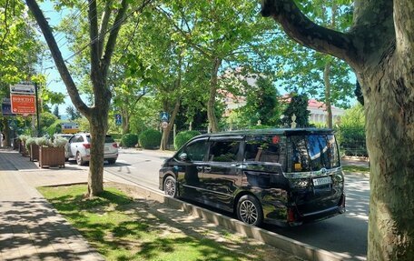 Toyota Voxy III, 2017 год, 2 500 000 рублей, 5 фотография