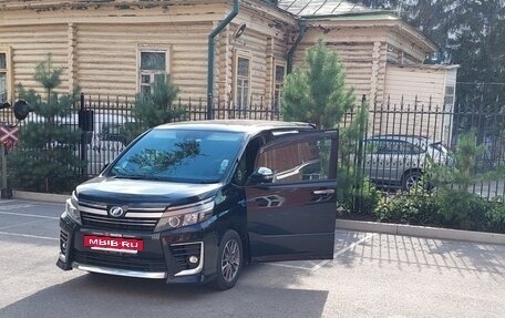 Toyota Voxy III, 2017 год, 2 500 000 рублей, 6 фотография