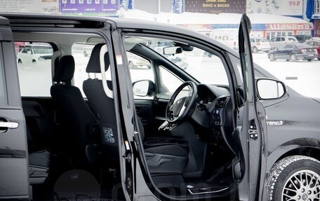 Toyota Voxy III, 2017 год, 2 500 000 рублей, 8 фотография