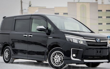 Toyota Voxy III, 2017 год, 2 500 000 рублей, 14 фотография