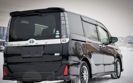 Toyota Voxy III, 2017 год, 2 500 000 рублей, 15 фотография