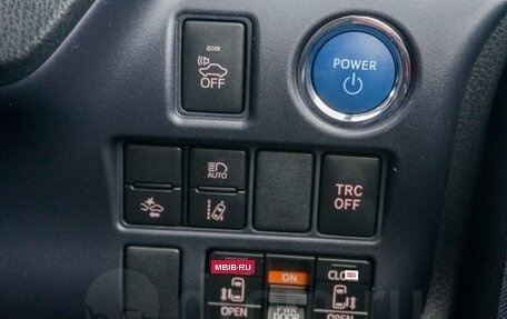 Toyota Voxy III, 2017 год, 2 500 000 рублей, 11 фотография