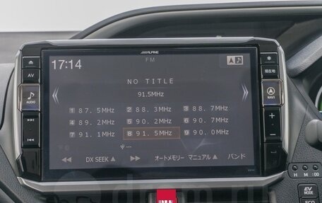 Toyota Voxy III, 2017 год, 2 500 000 рублей, 10 фотография