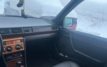 Mercedes-Benz E-Класс, 1993 год, 240 000 рублей, 10 фотография