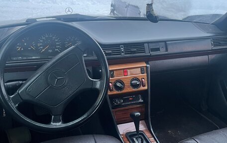 Mercedes-Benz E-Класс, 1993 год, 240 000 рублей, 11 фотография