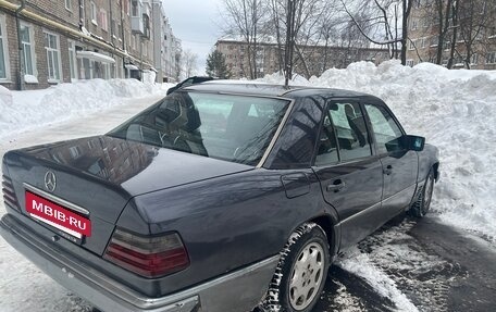 Mercedes-Benz E-Класс, 1993 год, 240 000 рублей, 3 фотография