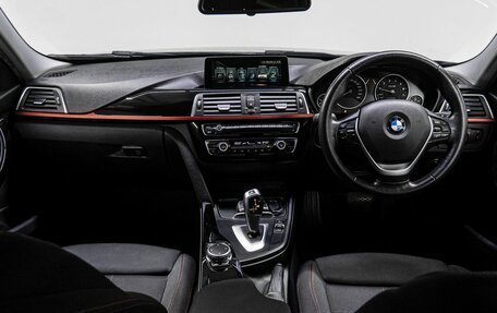 BMW 3 серия, 2016 год, 2 050 000 рублей, 17 фотография