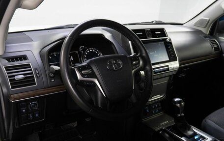 Toyota Land Cruiser Prado 150 рестайлинг 2, 2017 год, 4 999 000 рублей, 10 фотография