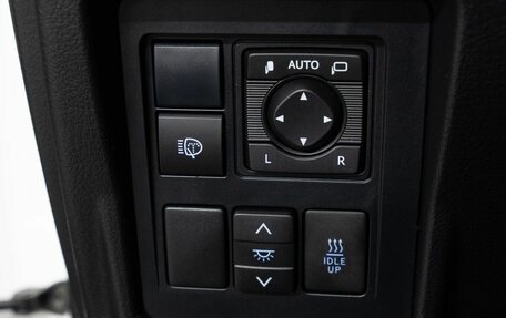 Toyota Land Cruiser Prado 150 рестайлинг 2, 2017 год, 4 999 000 рублей, 14 фотография