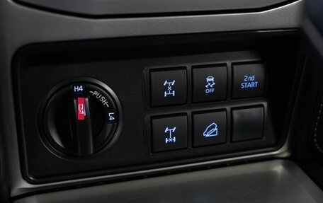 Toyota Land Cruiser Prado 150 рестайлинг 2, 2017 год, 4 999 000 рублей, 13 фотография