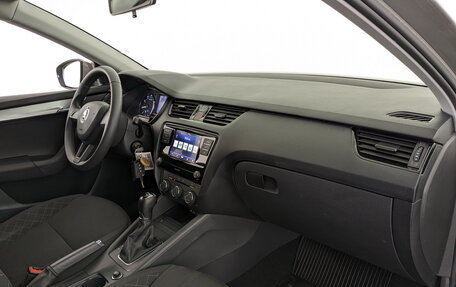 Skoda Octavia, 2017 год, 1 785 000 рублей, 11 фотография