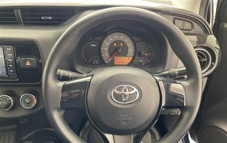 Toyota Vitz, 2019 год, 760 000 рублей, 9 фотография
