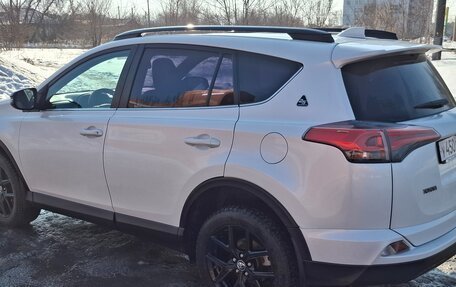 Toyota RAV4, 2018 год, 2 980 000 рублей, 12 фотография