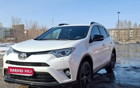 Toyota RAV4, 2018 год, 2 980 000 рублей, 5 фотография