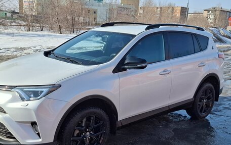 Toyota RAV4, 2018 год, 2 980 000 рублей, 26 фотография