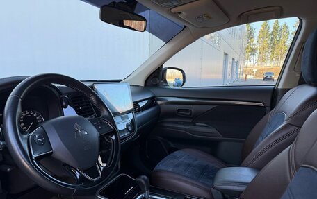 Mitsubishi Outlander III рестайлинг 3, 2019 год, 2 290 000 рублей, 9 фотография