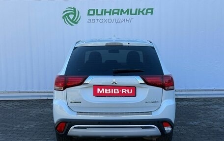 Mitsubishi Outlander III рестайлинг 3, 2019 год, 2 290 000 рублей, 6 фотография