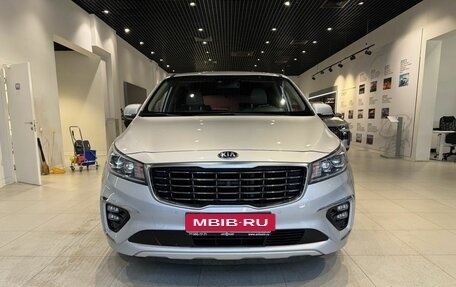KIA Carnival III, 2018 год, 2 900 000 рублей, 2 фотография