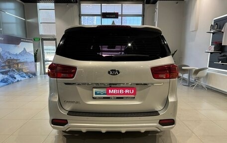 KIA Carnival III, 2018 год, 2 900 000 рублей, 5 фотография
