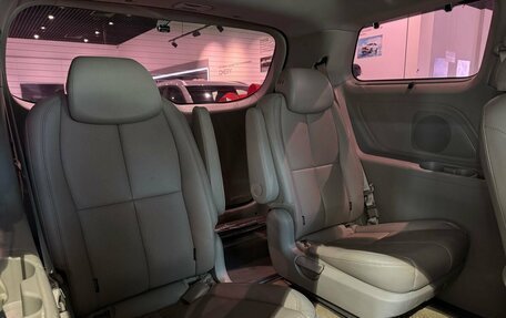 KIA Carnival III, 2018 год, 2 900 000 рублей, 12 фотография