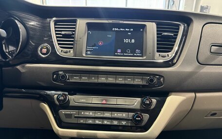 KIA Carnival III, 2018 год, 2 900 000 рублей, 17 фотография