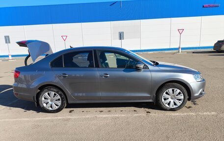 Volkswagen Jetta VI, 2012 год, 900 000 рублей, 2 фотография