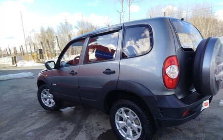 Chevrolet Niva I рестайлинг, 2010 год, 485 000 рублей, 3 фотография
