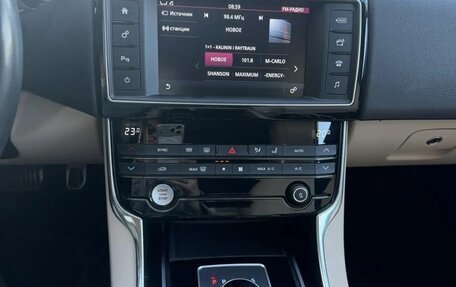 Jaguar XE I рестайлинг, 2015 год, 1 600 000 рублей, 14 фотография