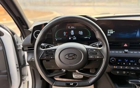 Hyundai Elantra, 2024 год, 1 770 000 рублей, 8 фотография